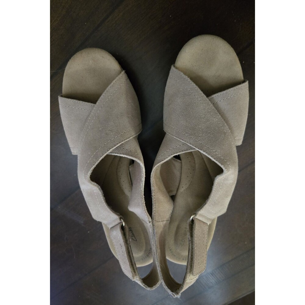 Clarks Giselle Cove Sand Suede Wedge Sandals Ankle Strap Platform Comfort sz 10M - Picture 3 of 10